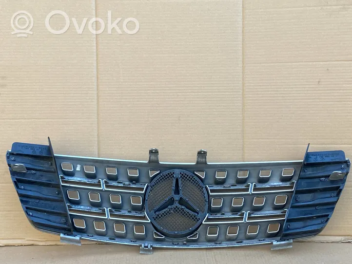 Mercedes-Benz ML W164 Grille calandre supérieure de pare-chocs avant A1648800685