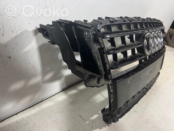 Audi A5 8T 8F Etupuskurin ylempi jäähdytinsäleikkö 8T0853651B