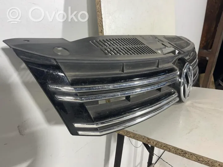 Volkswagen Tiguan Etupuskurin ylempi jäähdytinsäleikkö 5N0853653E