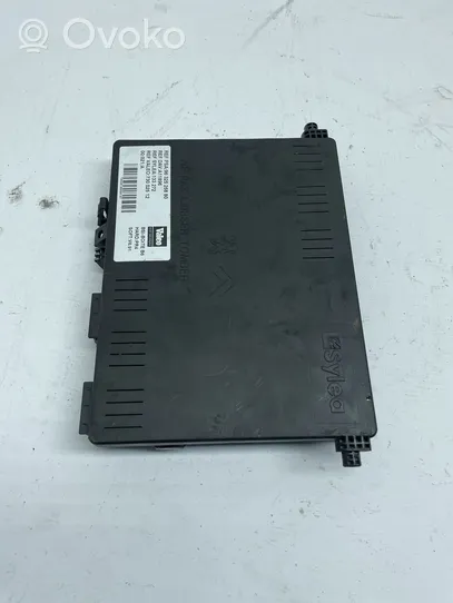 Citroen Xsara Picasso Module de fusibles 9632526880