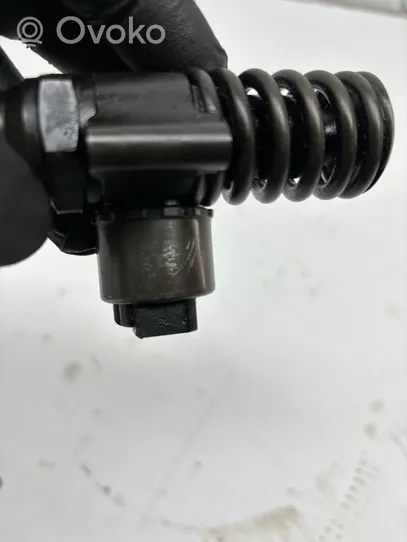 Volkswagen Touran I Fuel injector 0414720404