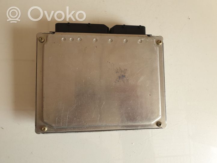 Audi A4 S4 B5 8D Sterownik / Moduł ECU 8E0907557F