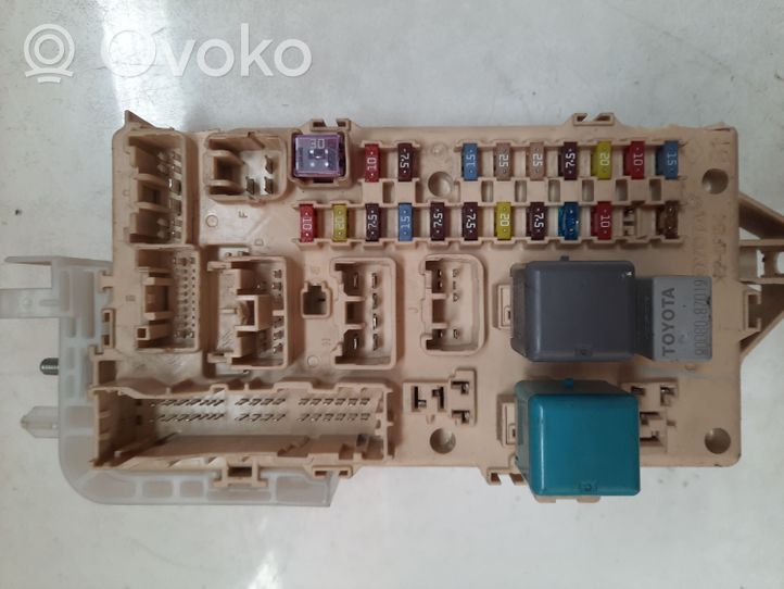 Toyota Corolla Verso E121 Module de fusibles 892210F010