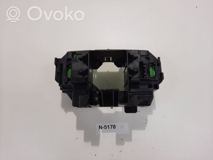 Volvo V40 Autres commutateurs / boutons / leviers 31343021