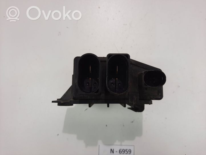 Volkswagen Transporter - Caravelle T5 Fan control module 3B0919506