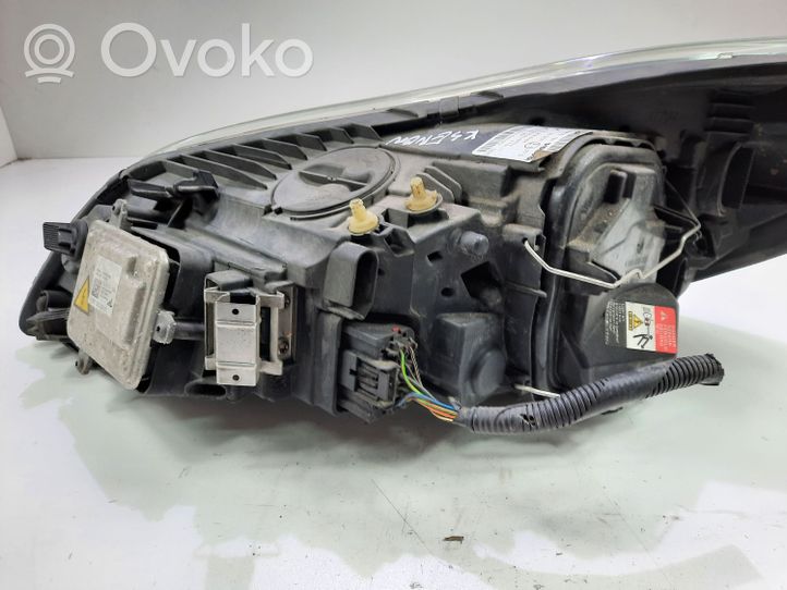 Volvo C30 Lampa przednia 31299819