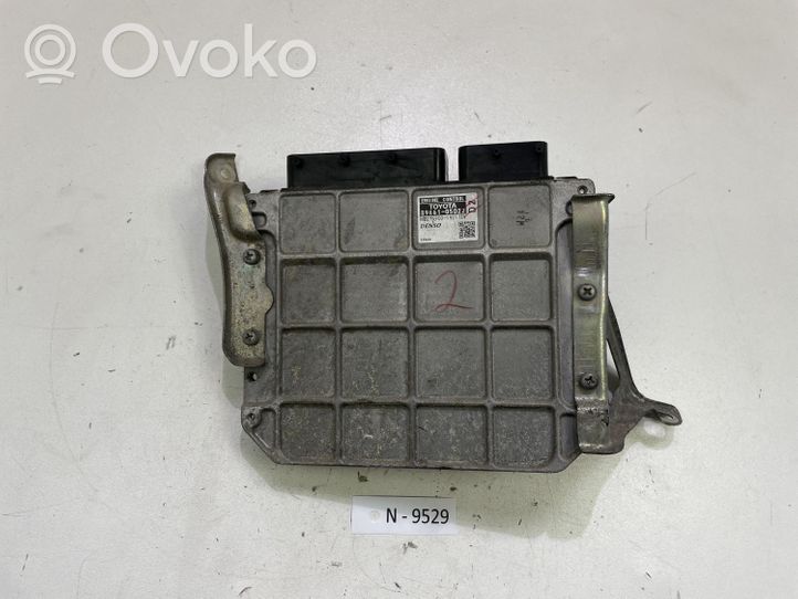 Toyota Avensis T270 Variklio valdymo blokas 8966105D22