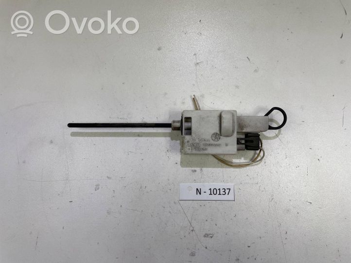 Opel Vivaro Fuel tank cap lock 8200032984