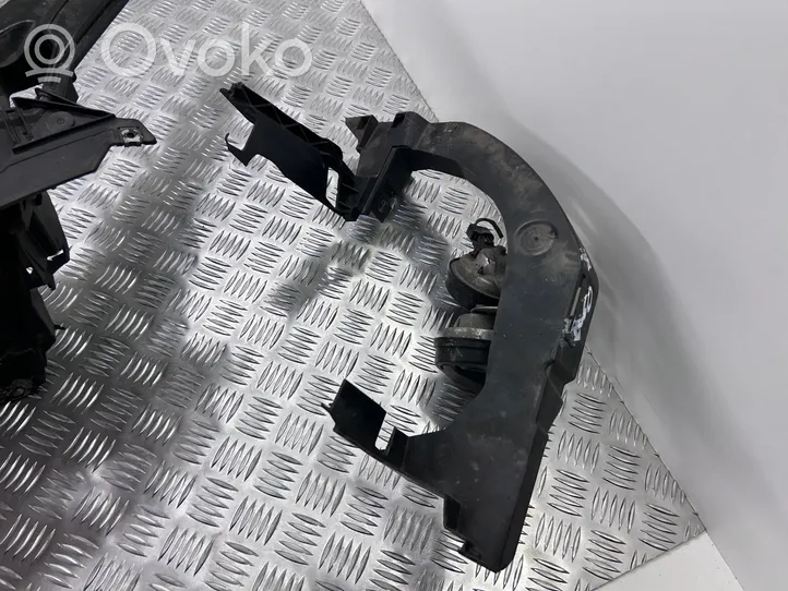Volvo V60 Jäähdyttimen kehyksen suojapaneeli 