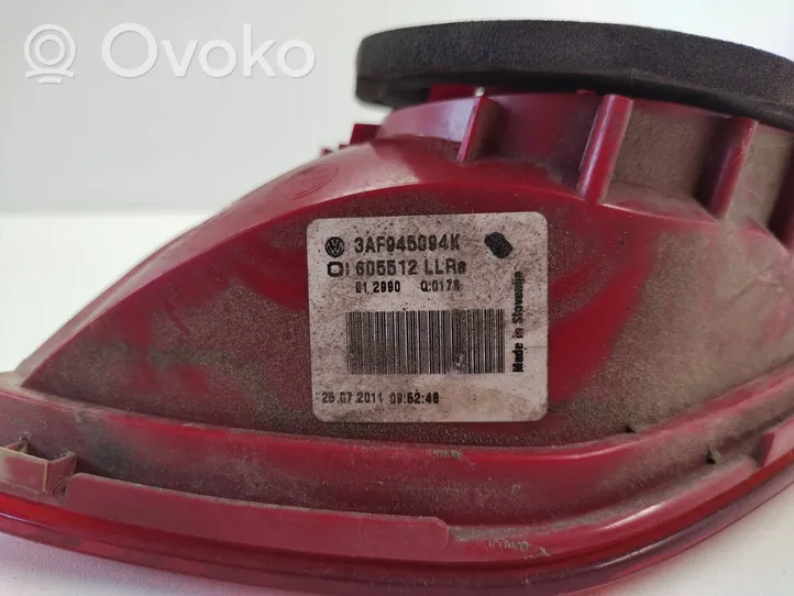 Volkswagen PASSAT B7 Lampy tylnej klapy bagażnika 3AF945094K