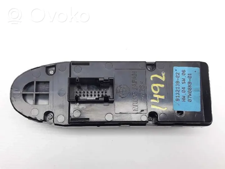 BMW 3 E30 Electric window control switch 913213902