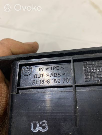 BMW 5 E39 Peleninė panelėje 51168159701