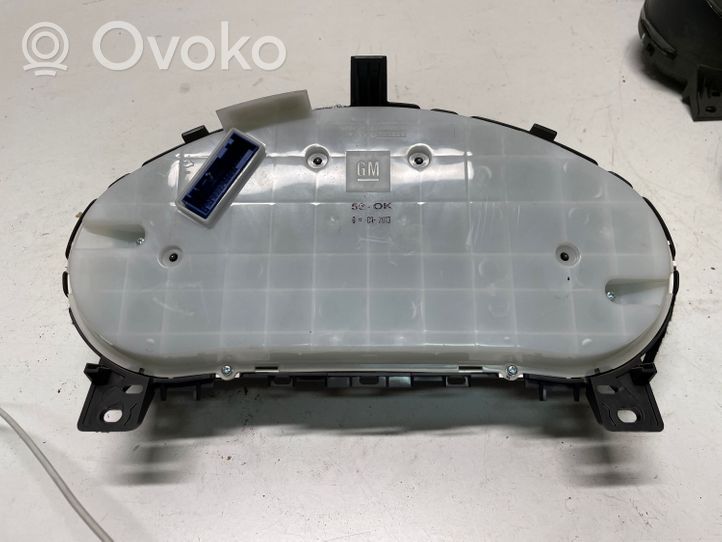 Opel Zafira C Speedometer (instrument cluster) 13442454