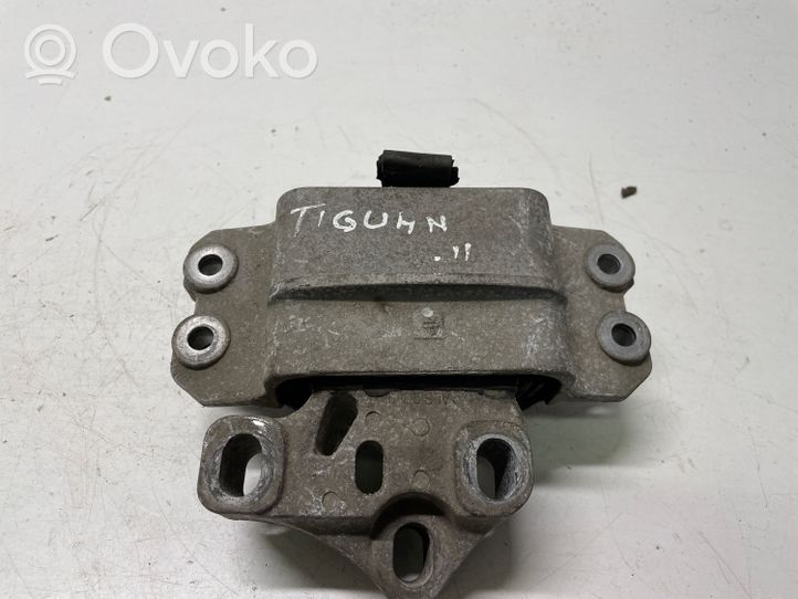 Volkswagen Tiguan Wspornik / Mocowanie silnika 5N0199555