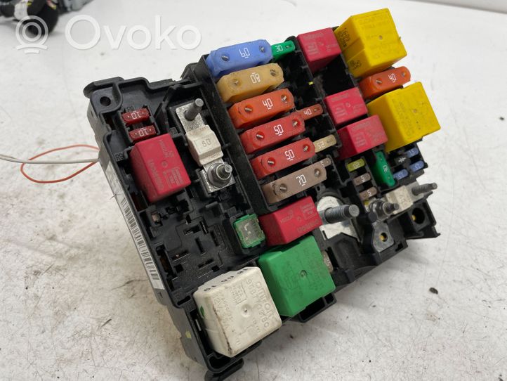 Opel Grandland X Module de fusibles 9804846880