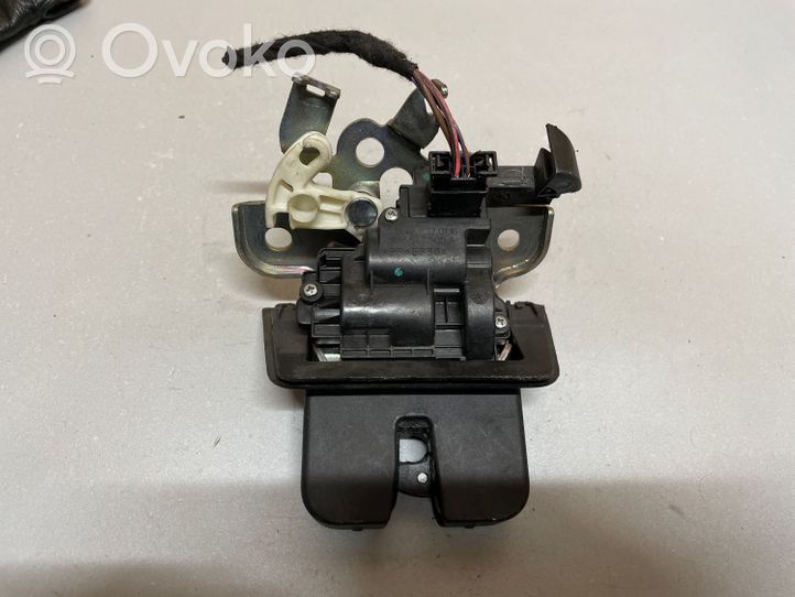 Audi Q3 8U Loading door lock 8R0827505A