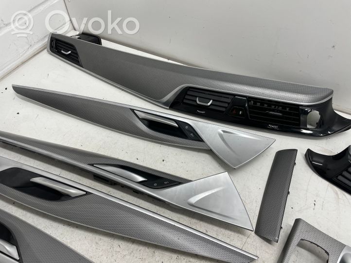 BMW 5 G30 G31 Set di rivestimento del pannello della portiera 9120239831