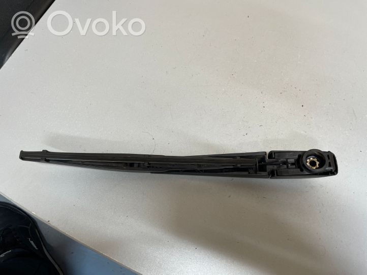 Toyota RAV 4 (XA40) Takalasinpyyhkimen sulka 