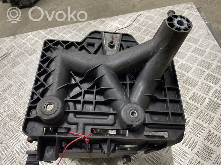 Skoda Fabia Mk2 (5J) Vassoio scatola della batteria 5Z0915331