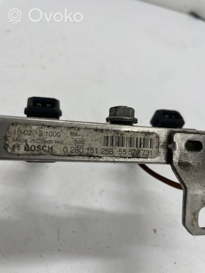 Opel Corsa E Injektoren Einspritzdüsen Satz Set 55572731