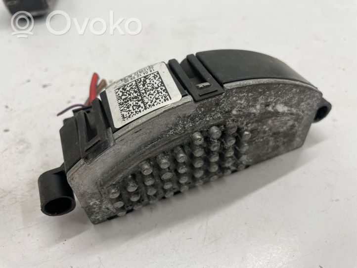 Audi A4 S4 B8 8K Salona mazā radiatora ventilatora relejs 8T0820521