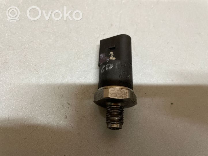 Mercedes-Benz E W210 Sensore di pressione del carburante A0041531528