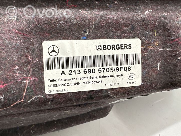 Mercedes-Benz E AMG W213 Rivestimento pannello laterale del bagagliaio/baule A2136905705