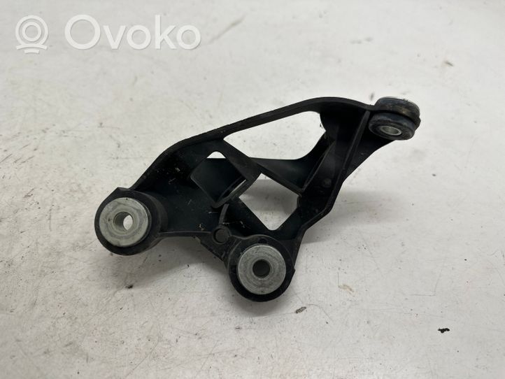 Volkswagen PASSAT B8 Gear shift cable bracket 3Q0711789