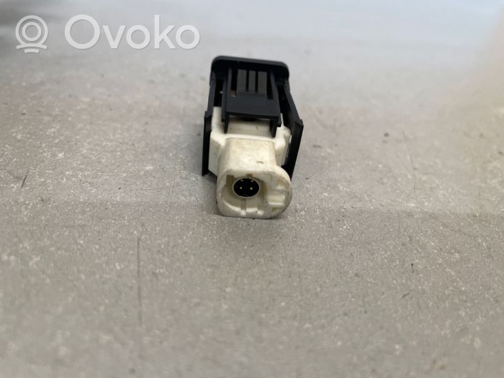 BMW 7 G11 G12 Connettore plug in USB 9229294