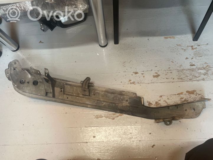 Volkswagen Touareg I Panel wykończeniowy błotnika 7L6805176D