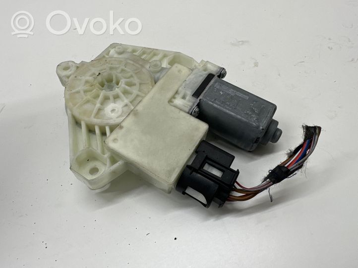 BMW 5 G30 G31 Motorino alzacristalli della portiera anteriore 7455081