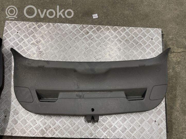 Opel Astra J Set rivestimento portellone posteriore/bagagliaio 13261680