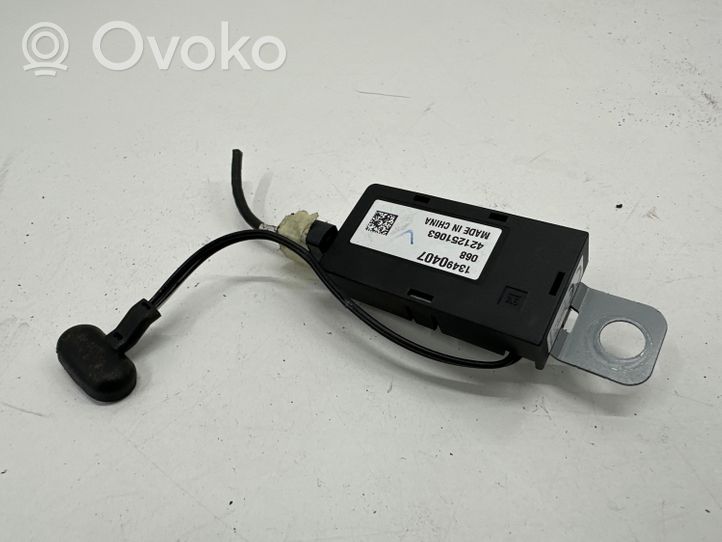 Opel Astra K Antenos stiprintuvas 13490407