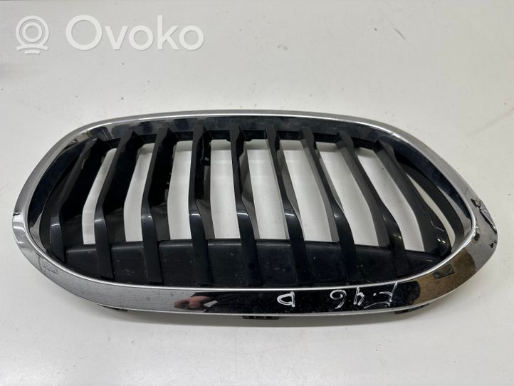 BMW 2 F46 Grille calandre supérieure de pare-chocs avant 7467457