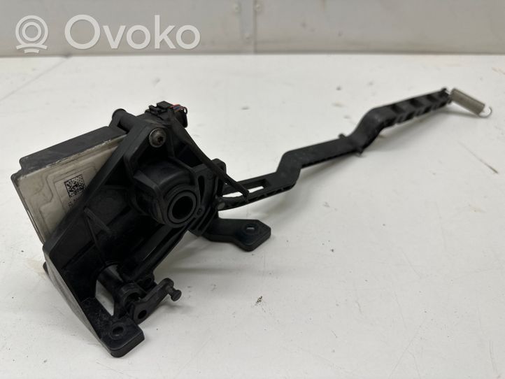 BMW 2 F46 Silnik deflektora powietrza chłodnicy E05078101