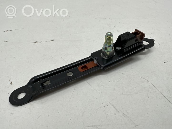 Toyota RAV 4 (XA50) Rail de réglage hauteur de ceinture de sécurité E563003