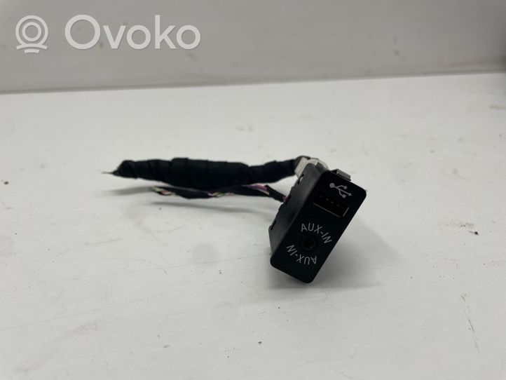 BMW 2 F45 Connettore plug in USB 9266607