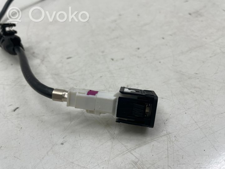 BMW X4M F98 USB socket connector 9229294