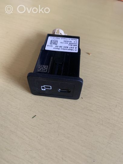 Mercedes-Benz CLA C118 X118 Connecteur/prise USB A2478203802