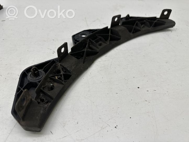 Mazda CX-3 Supporto di montaggio del parafango D10F51U4