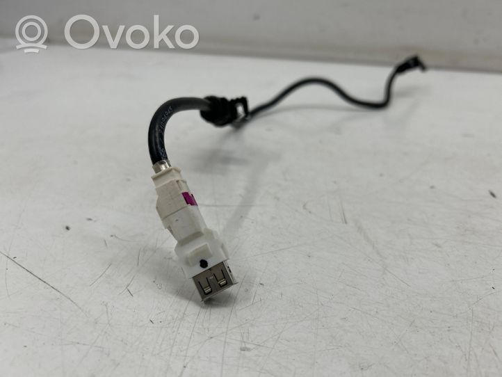 BMW iX3 G08 Connettore plug in USB 