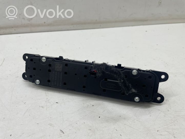 Ford Focus Przyciski / Przełącznik regulacji głośności JX7T18K811AC