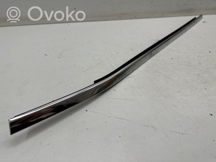 Nissan Qashqai J12 Rivestimento modanatura del vetro della portiera posteriore 