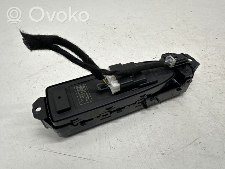 Nissan Qashqai J12 Interruttore di controllo dell’alzacristalli elettrico 254016UB4A