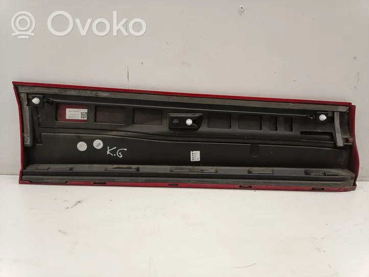 Audi Q2 - Takaoven lista (muoto) 81A853969