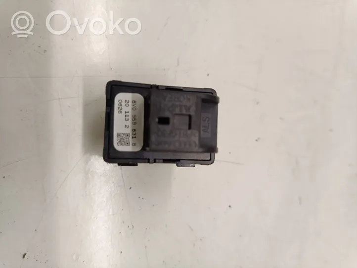 Audi Q2 - Aizmugures durvju atvēršanas slēdzis 8V0959831