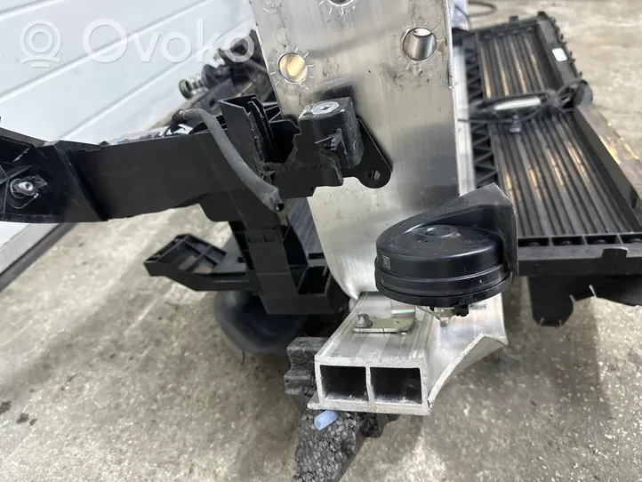 Mercedes-Benz GLA H247 Support de radiateur sur cadre face avant A2476204401