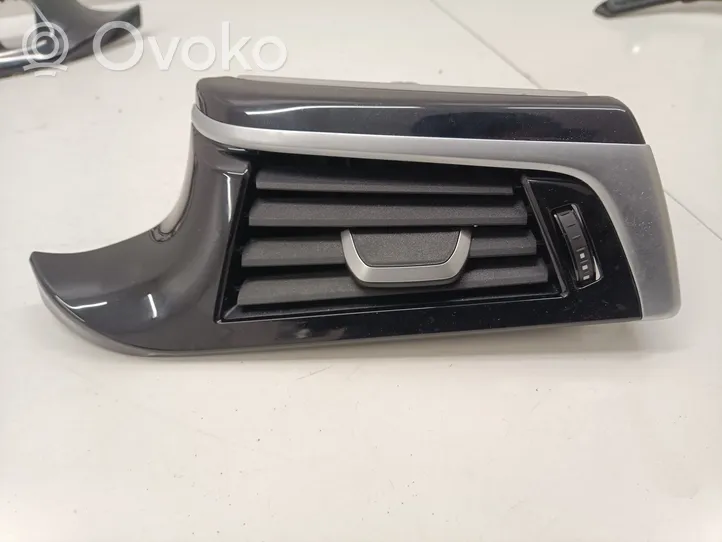 BMW 5 G30 G31 Panelės apdaila 9370347