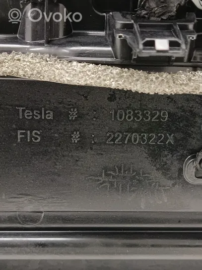 Tesla Model 3 Ramka schowka deski rozdzielczej 111073000A