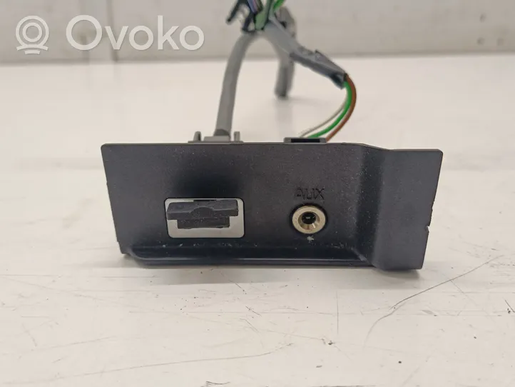 Volvo V60 Gniazdo / Złącze USB 
